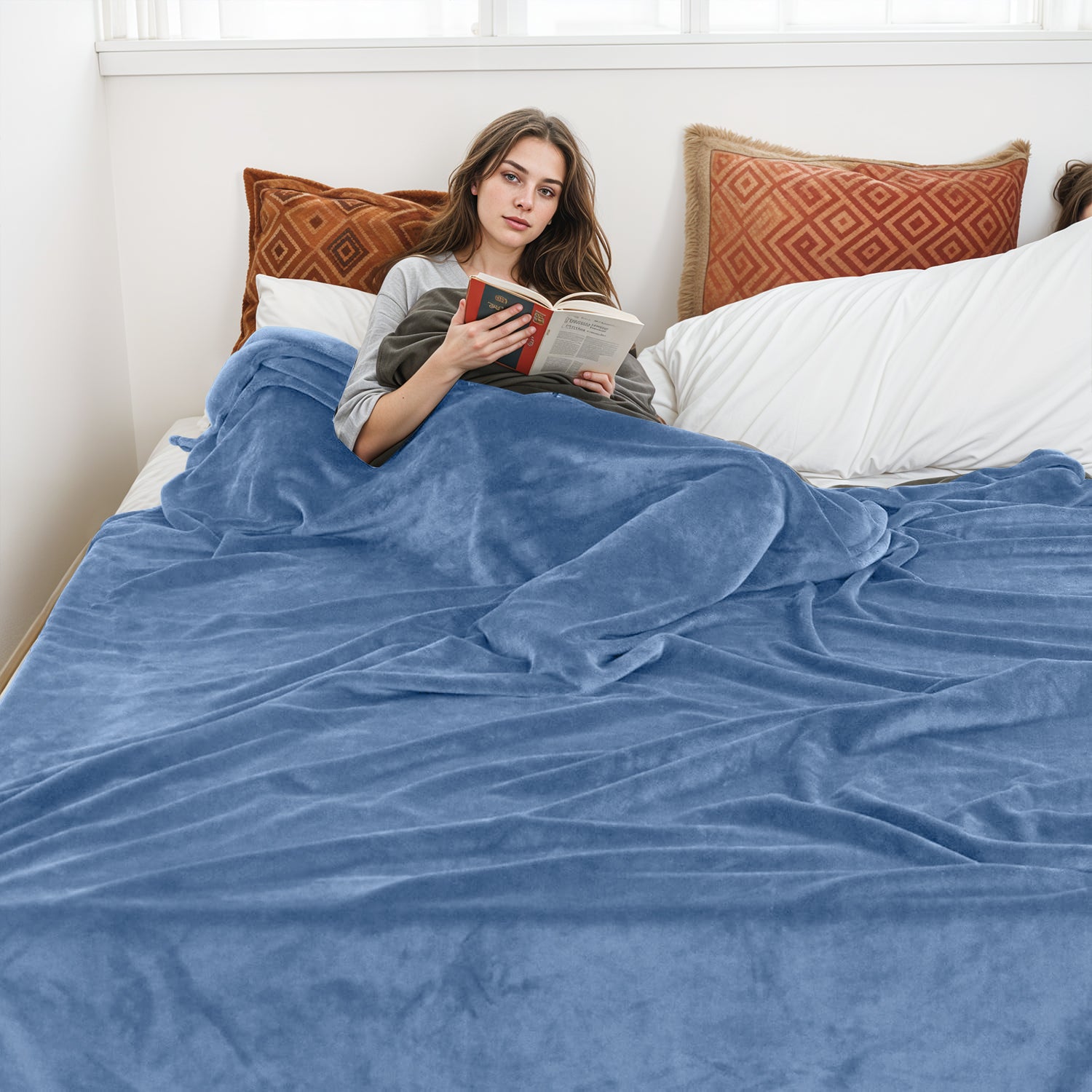 Flannel Blanket Queen 220x240cm Suitable for All Seasons, Warm Throw Blanket  - Metallic Blue