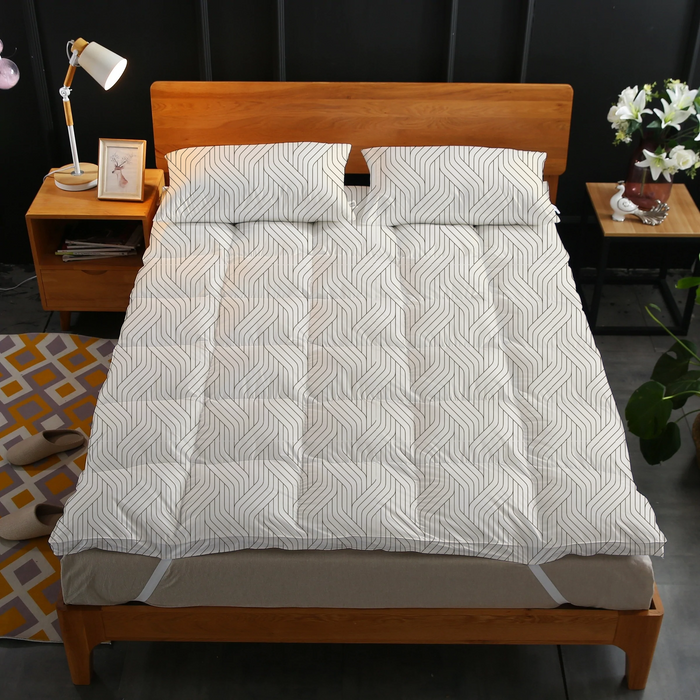 Off-White And Black 120x200+8cm Geometric Mattress Topper